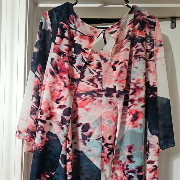 Jennifer Lopez Floral Watercolor V-Neck Blouse in Coral, Navy & Mint - Picture 2 of 14